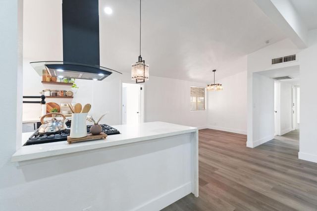 1293 N Bailey Avenue, Fresno, CA 93727