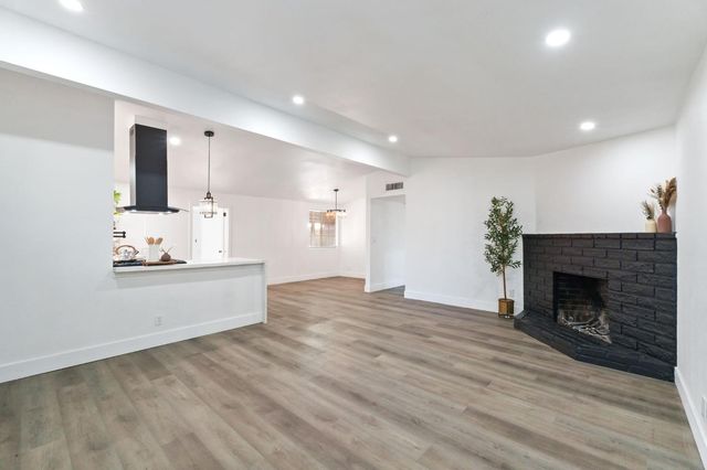 1293 N Bailey Avenue, Fresno, CA 93727