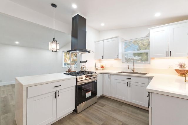 1293 N Bailey Avenue, Fresno, CA 93727