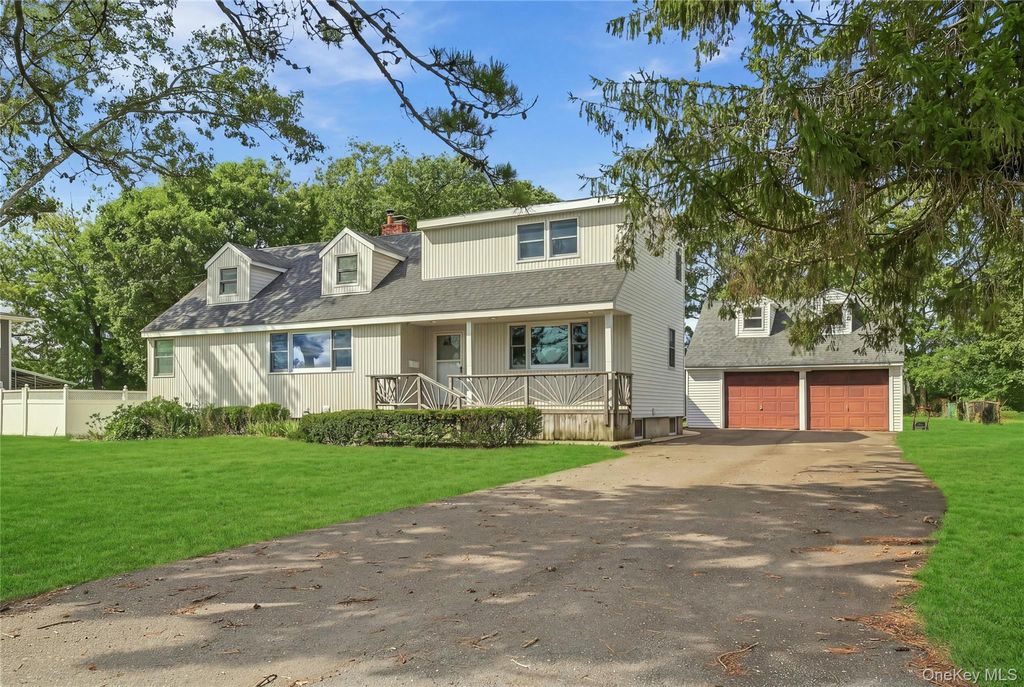 930 Tooker Avenue, West Babylon, NY 11704 — photo 2