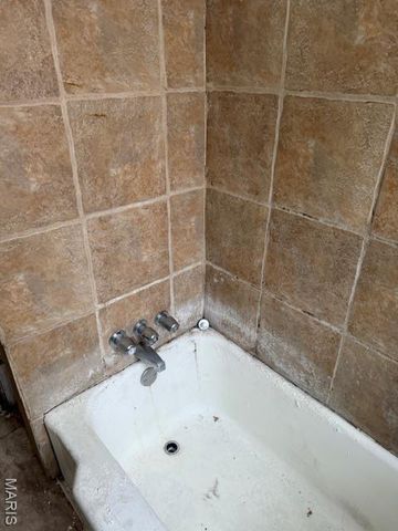 4724 Kossuth Avenue, St Louis, MO 63115