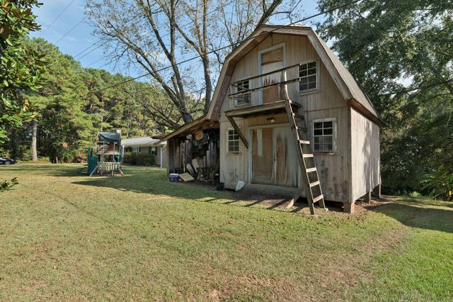 76 Upper Hamilton Hill Rd., Laurel, MS 39443