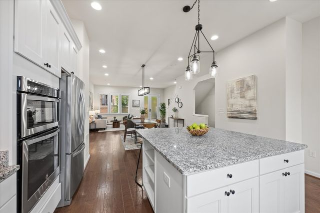 130 Cambria Walk, Alexandria, VA 22304