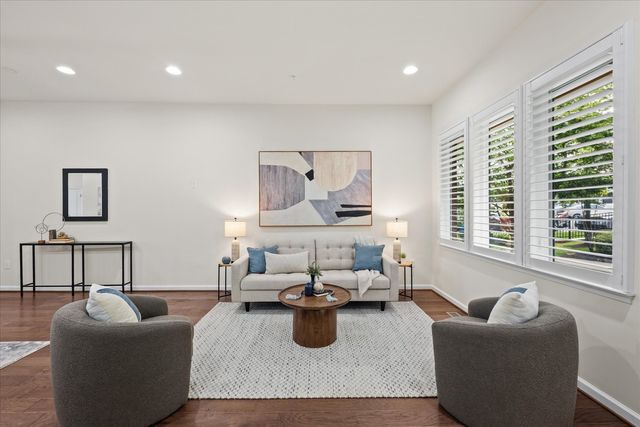 130 Cambria Walk, Alexandria, VA 22304