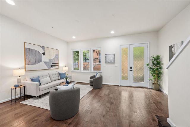 130 Cambria Walk, Alexandria, VA 22304