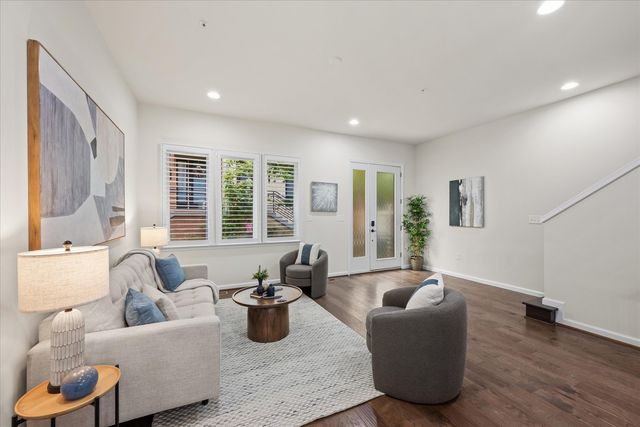 130 Cambria Walk, Alexandria, VA 22304
