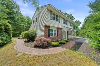 71 Candlewick Close, Duxbury, MA 02332