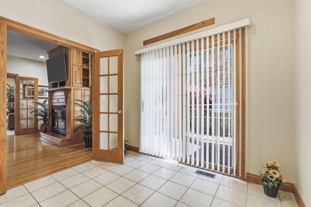 2411 W Dearborn Street, Springfield, MO 65807
