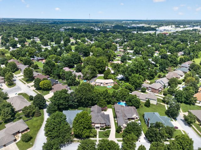 2411 W Dearborn Street, Springfield, MO 65807