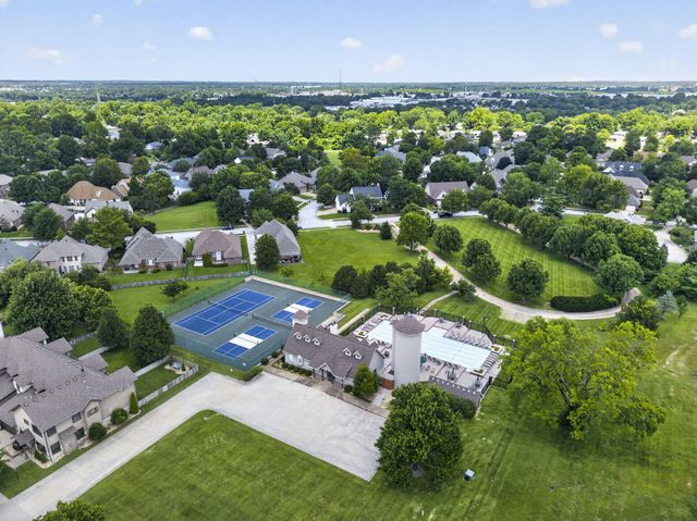 2411 W Dearborn Street, Springfield, MO 65807