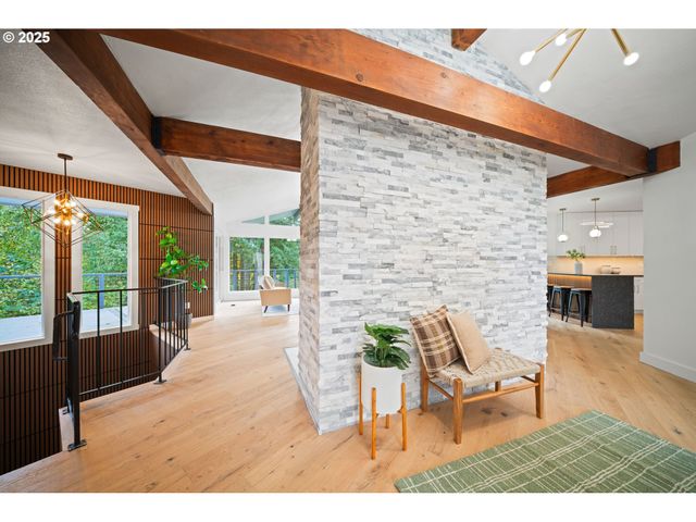 42600 E LARCH MOUNTAIN Rd, Corbett, OR 97019