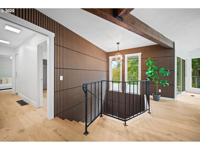 42600 E LARCH MOUNTAIN Rd, Corbett, OR 97019