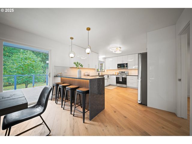 42600 E LARCH MOUNTAIN Rd, Corbett, OR 97019