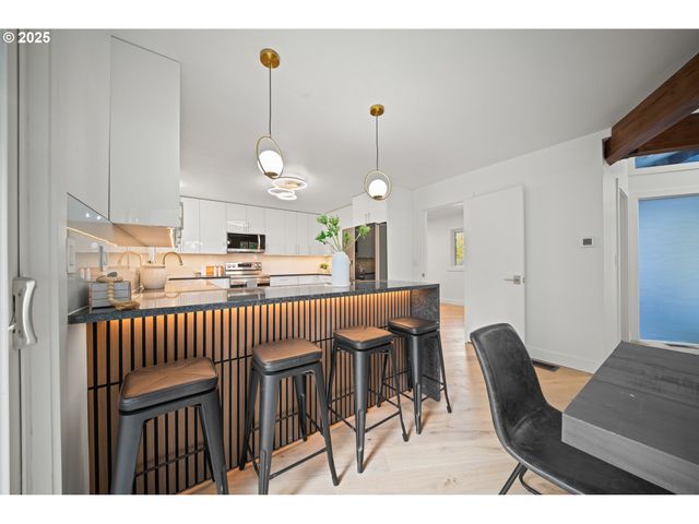 42600 E LARCH MOUNTAIN Rd, Corbett, OR 97019