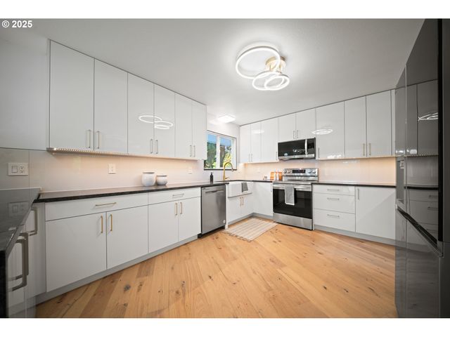 42600 E LARCH MOUNTAIN Rd, Corbett, OR 97019