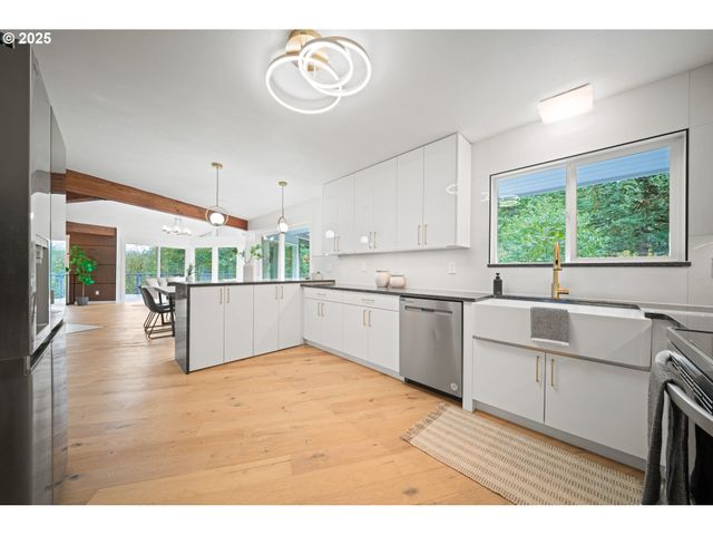 42600 E LARCH MOUNTAIN Rd, Corbett, OR 97019