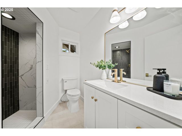 42600 E LARCH MOUNTAIN Rd, Corbett, OR 97019