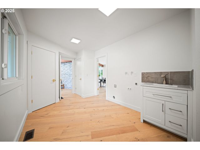 42600 E LARCH MOUNTAIN Rd, Corbett, OR 97019