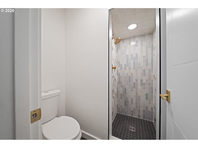 42600 E LARCH MOUNTAIN Rd, Corbett, OR 97019