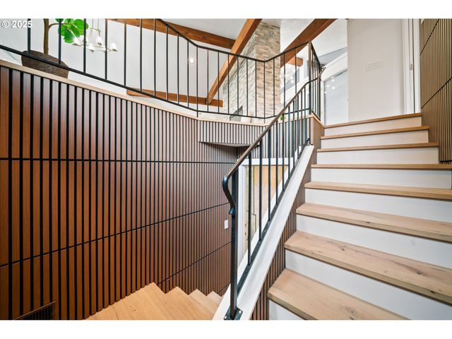 42600 E LARCH MOUNTAIN Rd, Corbett, OR 97019