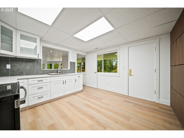 42600 E LARCH MOUNTAIN Rd, Corbett, OR 97019