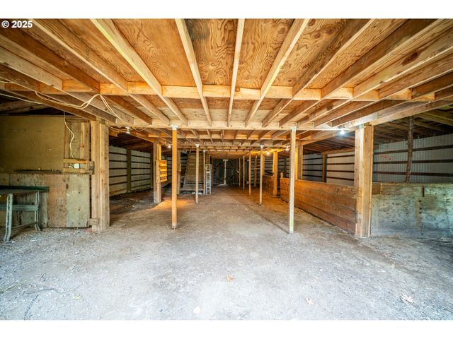 42600 E LARCH MOUNTAIN Rd, Corbett, OR 97019