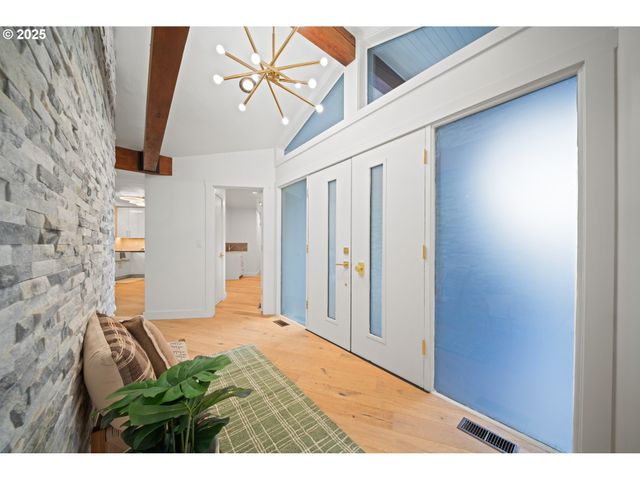 42600 E LARCH MOUNTAIN Rd, Corbett, OR 97019