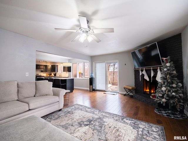 12052 N HICKORY GROVE Road, Dunlap, IL 61525