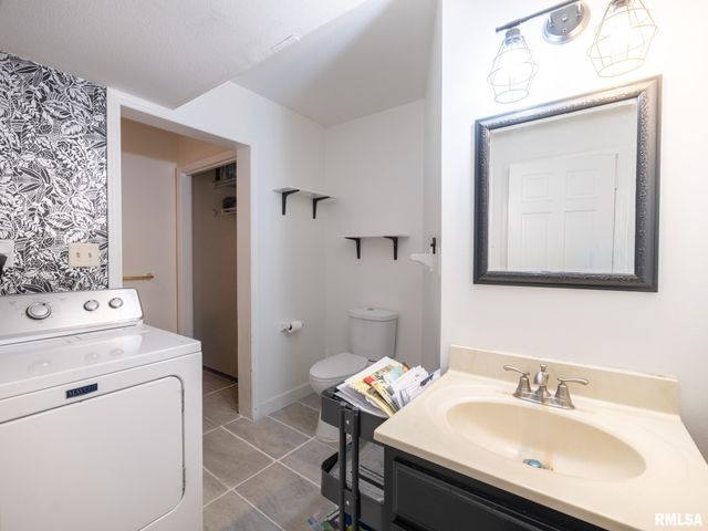 12052 N HICKORY GROVE Road, Dunlap, IL 61525