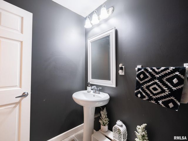 12052 N HICKORY GROVE Road, Dunlap, IL 61525