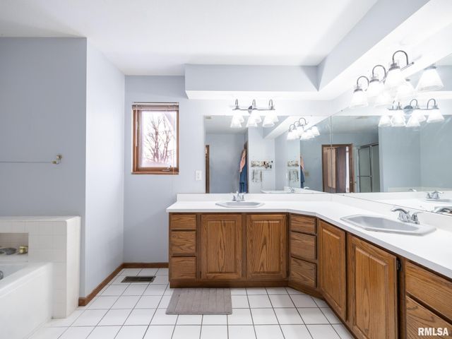 12052 N HICKORY GROVE Road, Dunlap, IL 61525