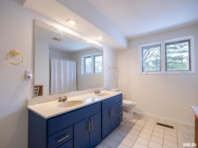 12052 N HICKORY GROVE Road, Dunlap, IL 61525