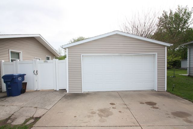 2607 Crestview Drive, Bettendorf, IA 52722