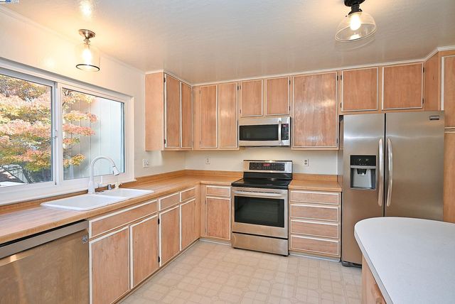 405 Thistle Cir, Martinez, CA 94553