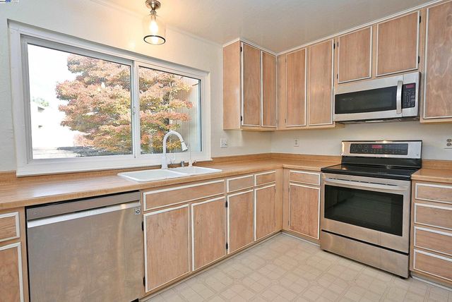 405 Thistle Cir, Martinez, CA 94553