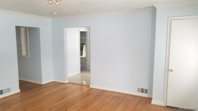 5830 Whitefield Street, Dearborn Heights, MI 48127