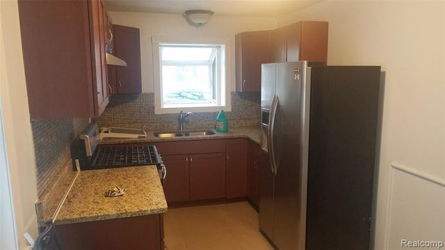 5830 Whitefield Street, Dearborn Heights, MI 48127