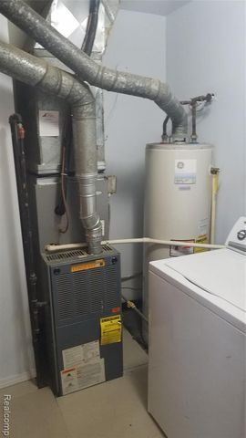 5830 Whitefield Street, Dearborn Heights, MI 48127