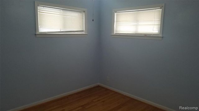 5830 Whitefield Street, Dearborn Heights, MI 48127