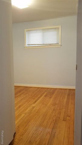 5830 Whitefield Street, Dearborn Heights, MI 48127