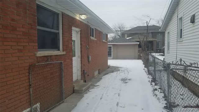 5830 Whitefield Street, Dearborn Heights, MI 48127