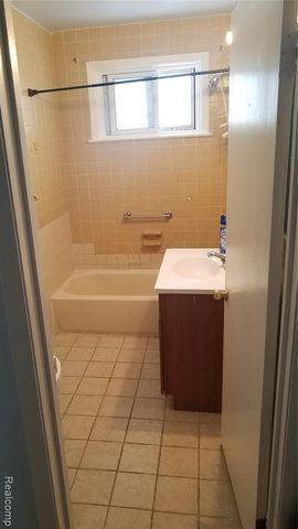 5830 Whitefield Street, Dearborn Heights, MI 48127