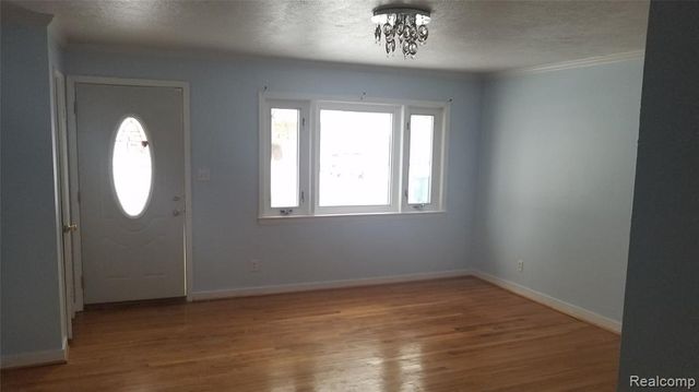 5830 Whitefield Street, Dearborn Heights, MI 48127