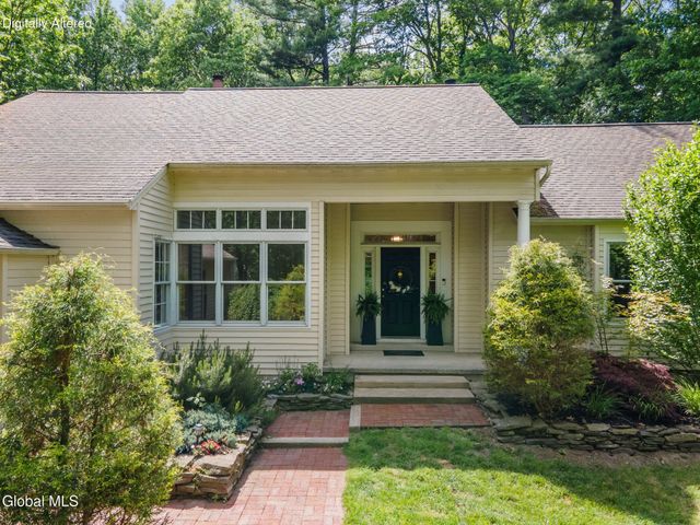 703 Maple Lane, Niskayuna, NY 12309