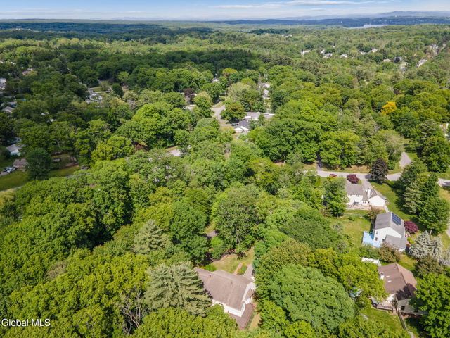 703 Maple Lane, Niskayuna, NY 12309