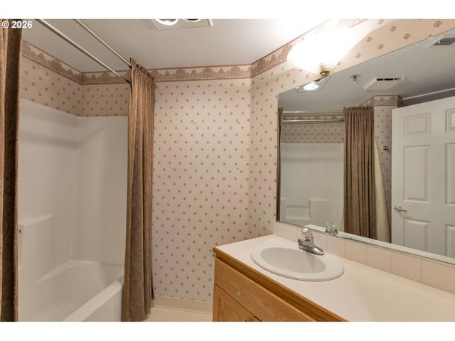 15420 Ne KNOTT St 13, Portland, OR 97230
