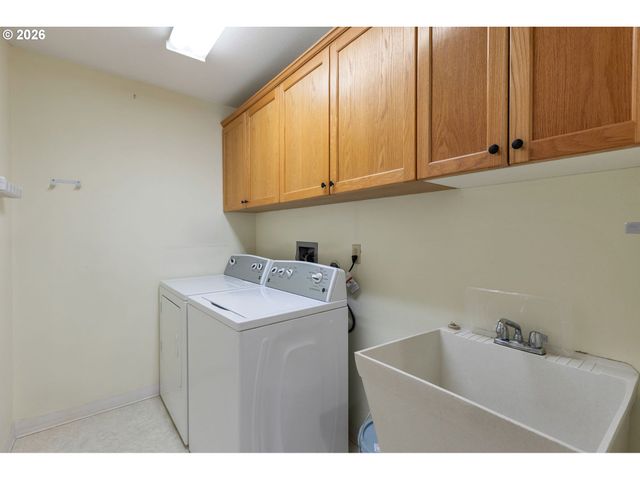 15420 Ne KNOTT St 13, Portland, OR 97230