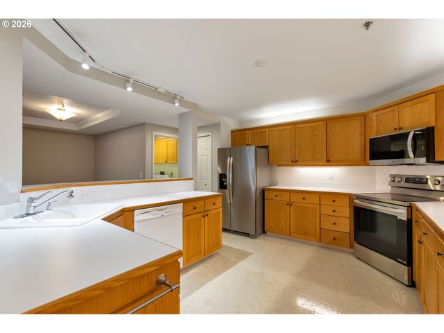 15420 Ne KNOTT St 13, Portland, OR 97230