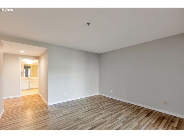 15420 Ne KNOTT St 13, Portland, OR 97230