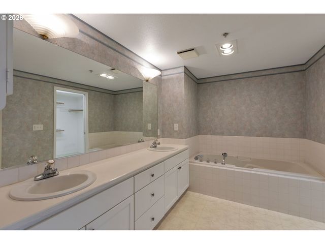 15420 Ne KNOTT St 13, Portland, OR 97230